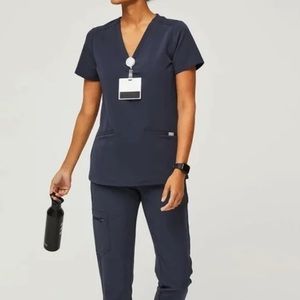 FIGS Catarina Scrub Top